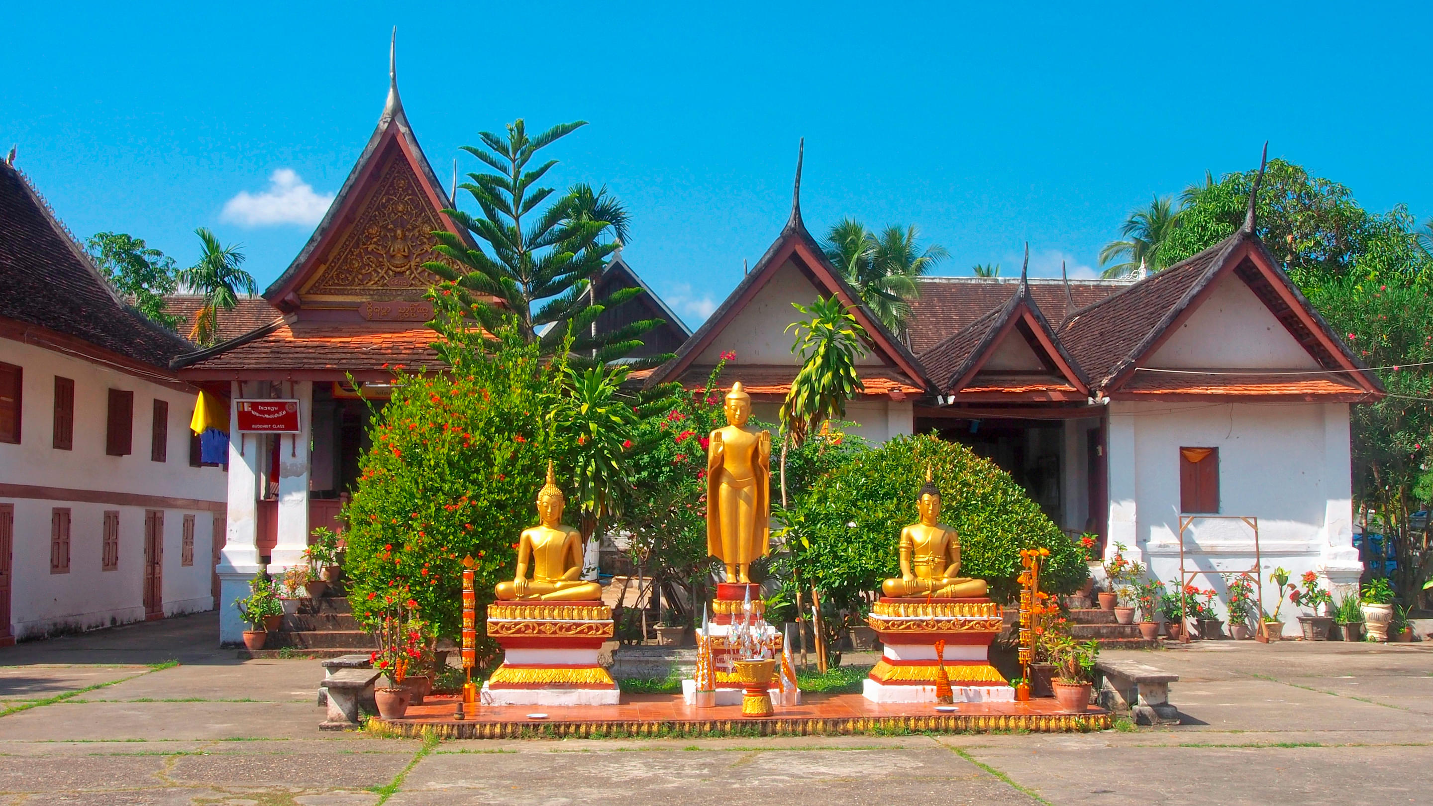Wat Mai Suwannapumaram Overview