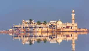 Embark on this spiritual walking tour of Mumbai