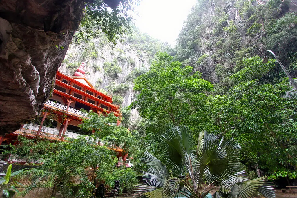 Sam Poh Tong Cave Temple