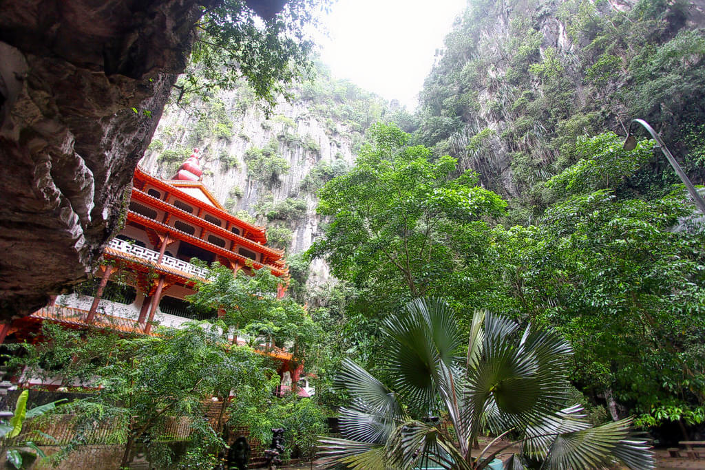 Sam Poh Tong Cave Temple Overview