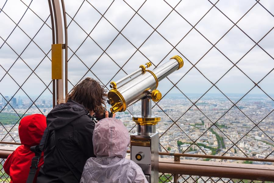 Admire other famous attractions with the telescope
