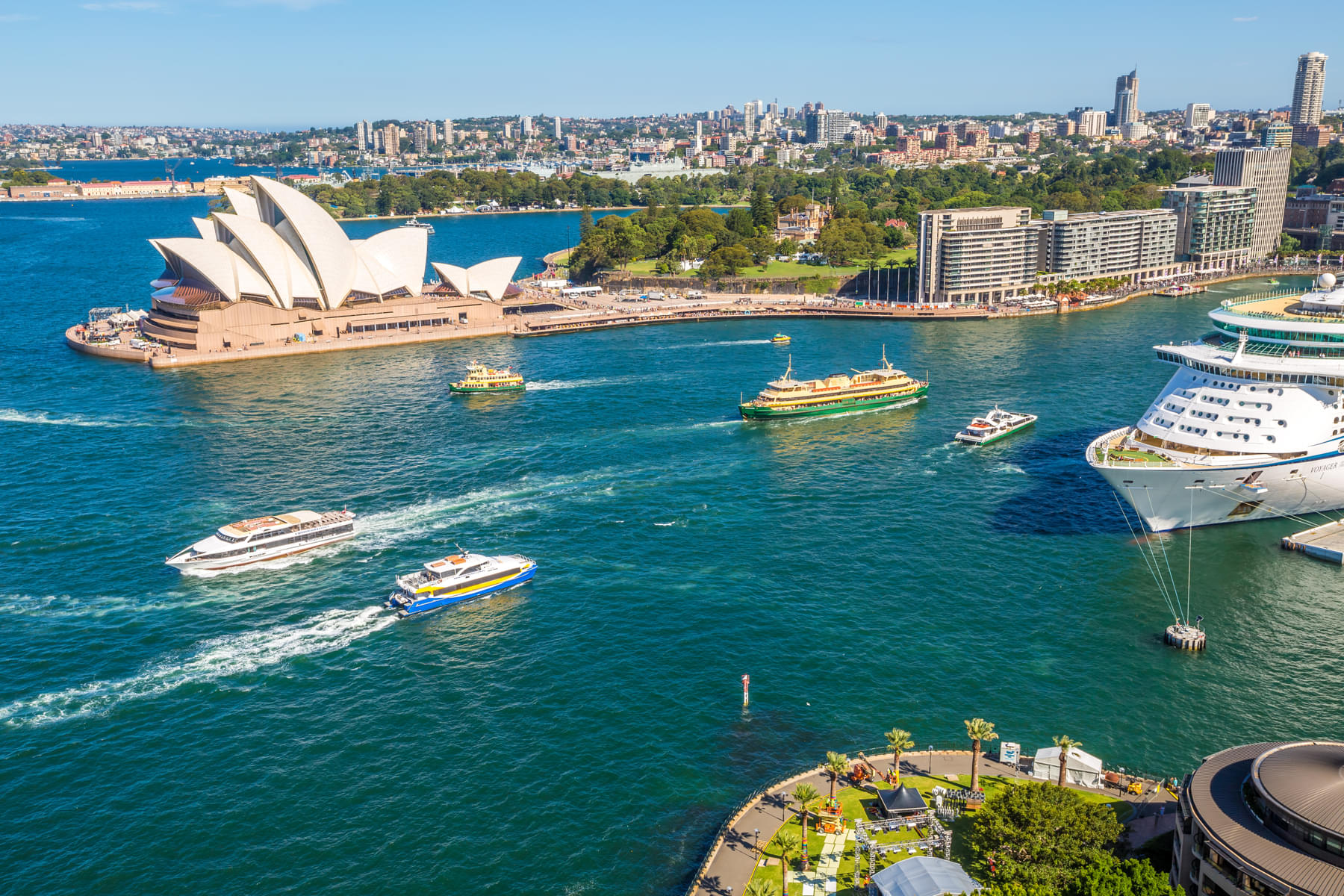 See the best of Sydney's waterfront sights on a relaxing cruise logoImg