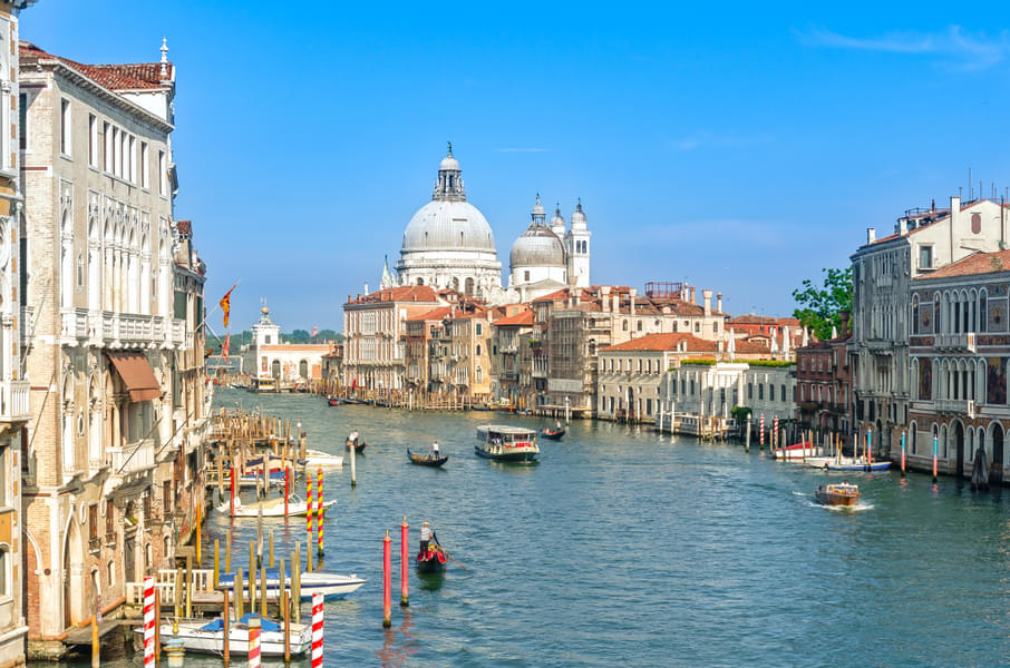 Self Guided Scavenger Hunt & Walking Tour in Venice Image