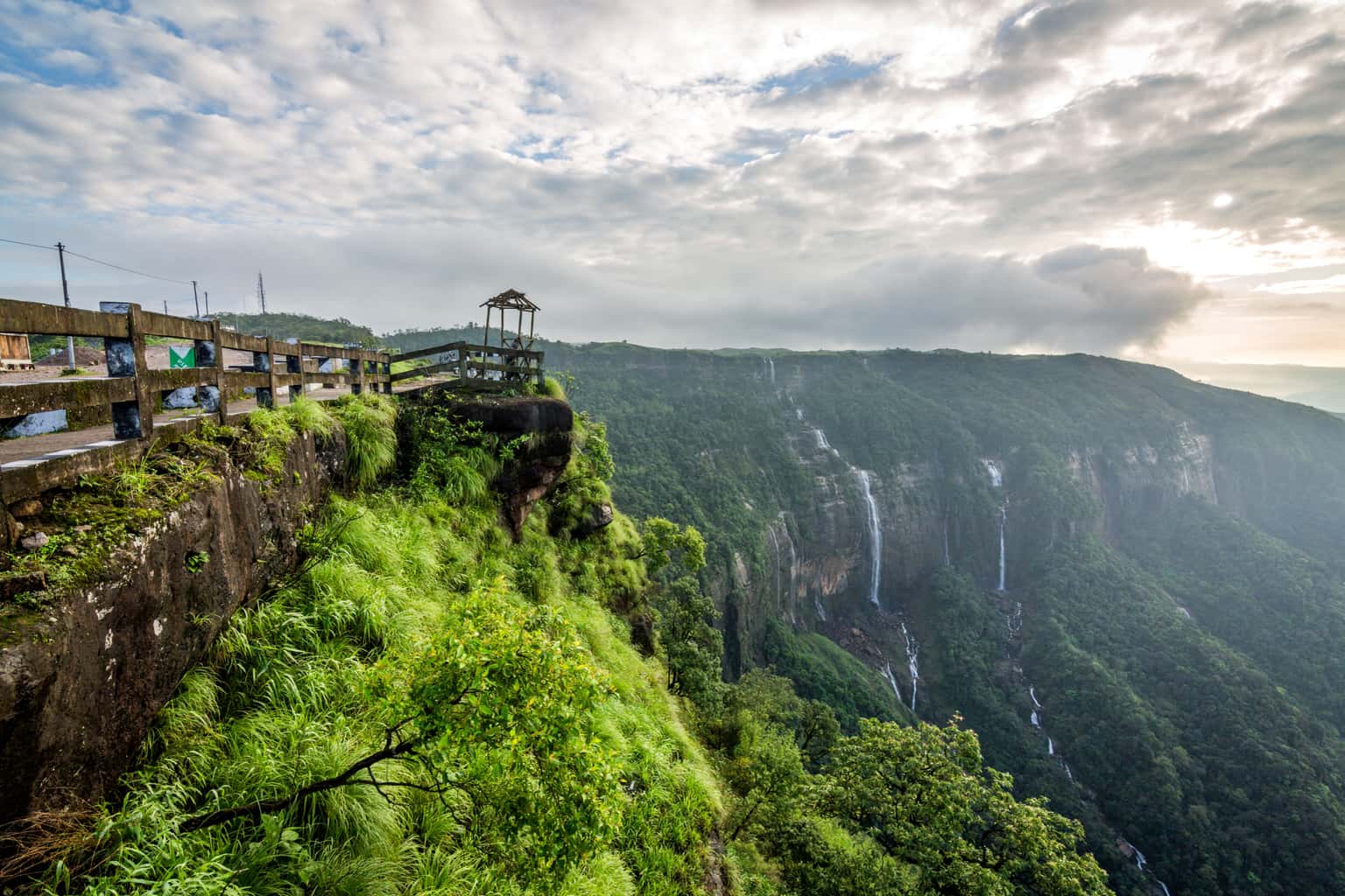 Vacation in Meghalaya | FREE David Scott Trail Trek