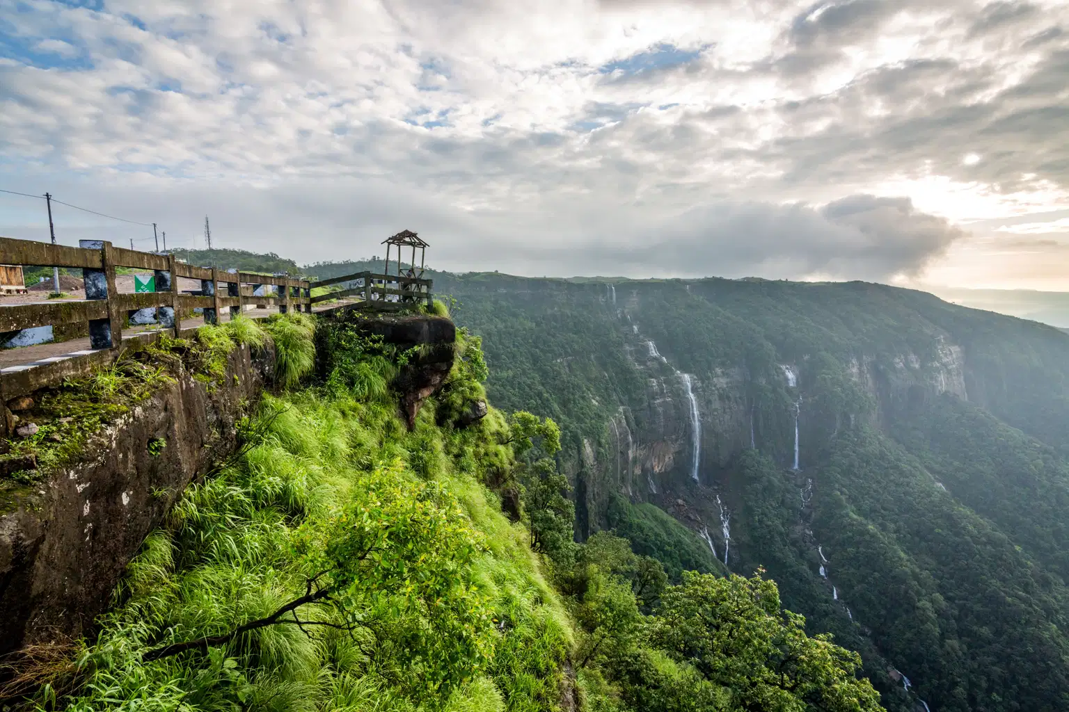 Vacation in Meghalaya | FREE David Scott Trail Trek