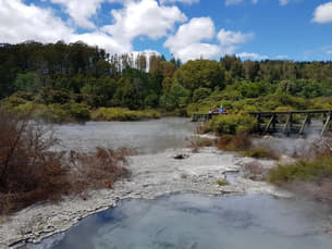 6nzdqsaufb1hcvlfx5yibrlnh119 whakarewarewa%20geothermal%20valley
