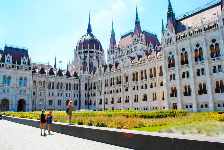 Budapest Grand City Tour with Parliament Visit Image