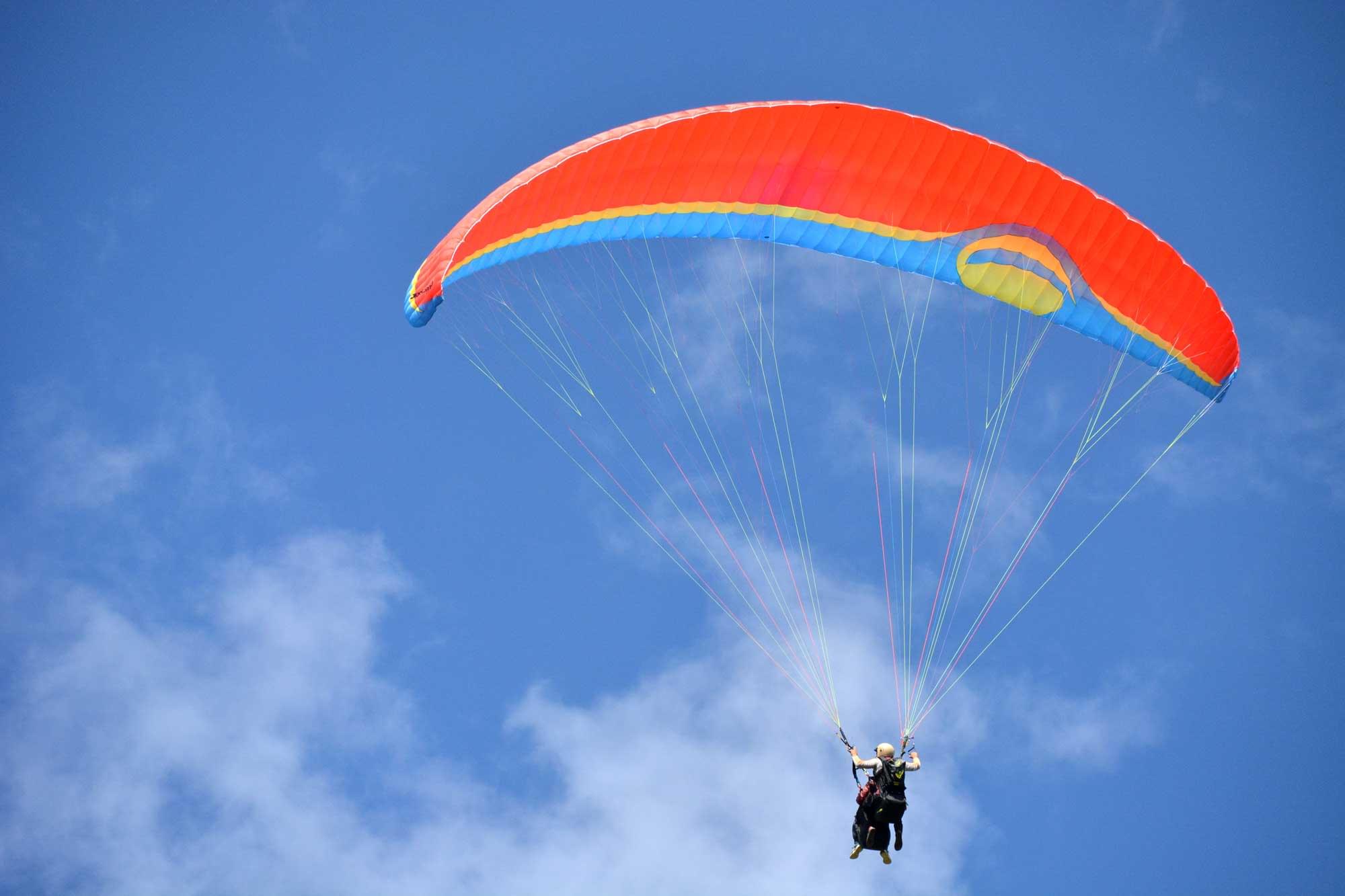 Paragliding in Kamshet - Today's offer Rs.2999 ( 34 % off)
