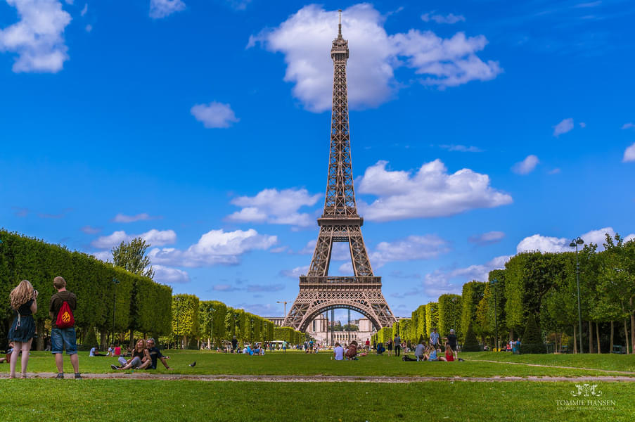 Soak in the beauty of Eiffel Tower