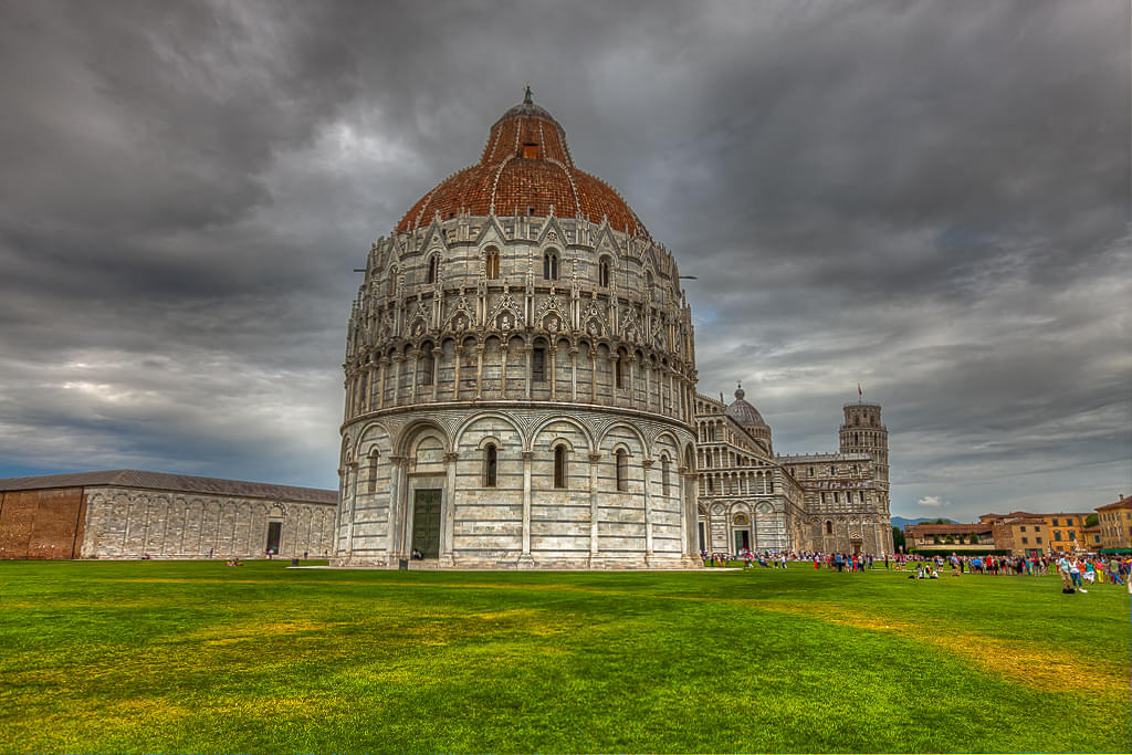 Piazza dei Miracoli Overview