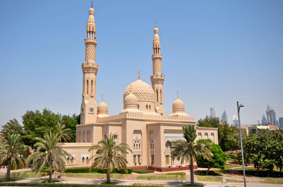 Have a look at the iconic Jumeirah Mosque's amazing architecture