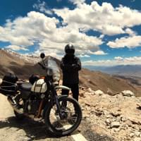 7d-6n-leh-ladakh--bike-trip-seat-in-car