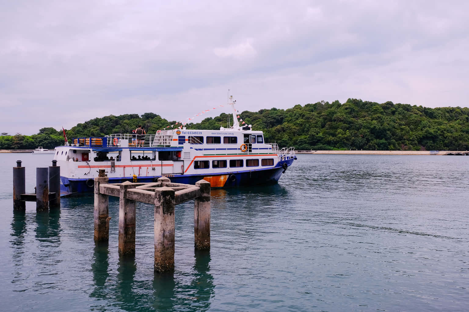 Singapore Island Cruising with Ferry Tickets