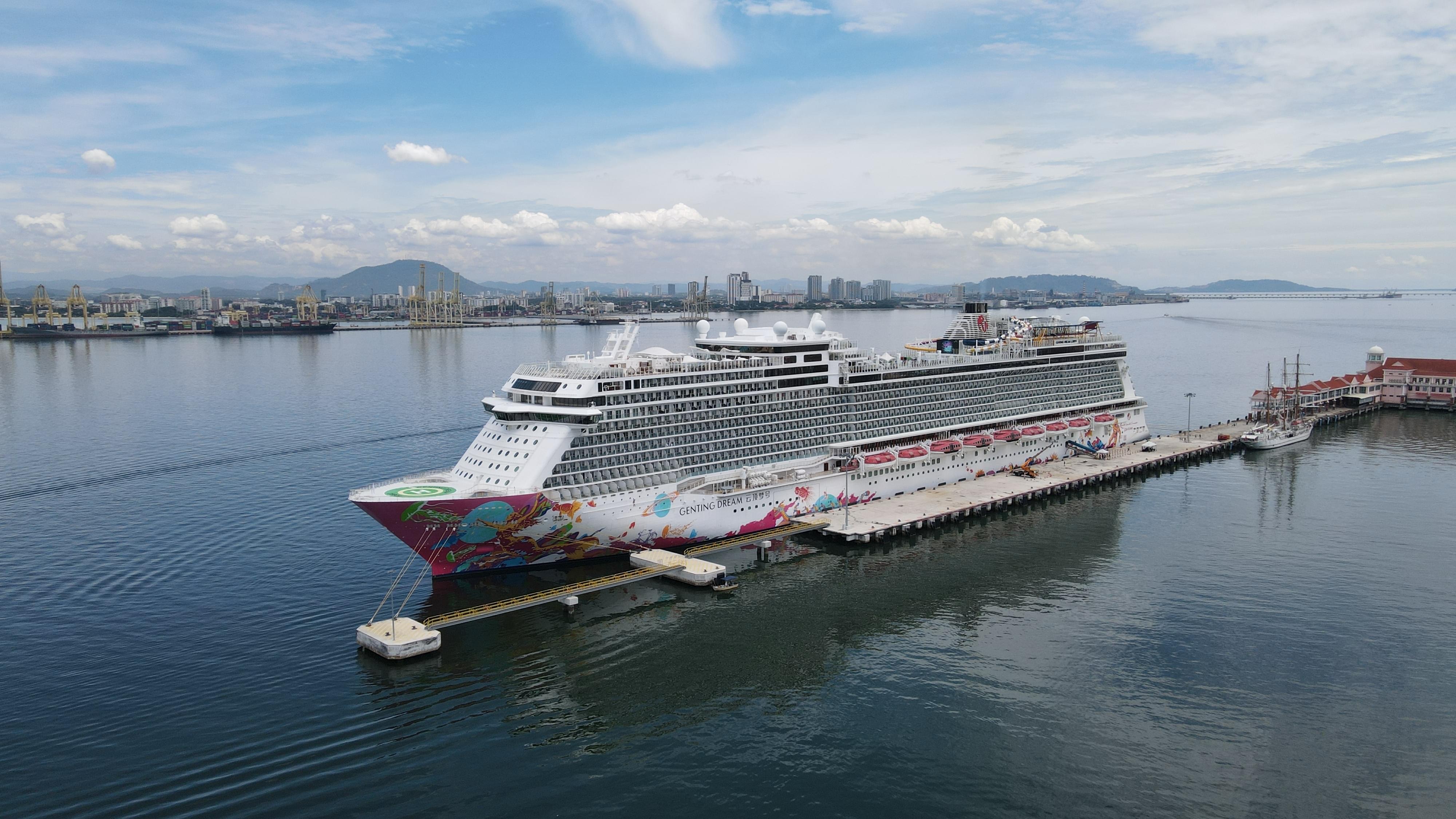 Experience luxury at Genting Dream Cruise