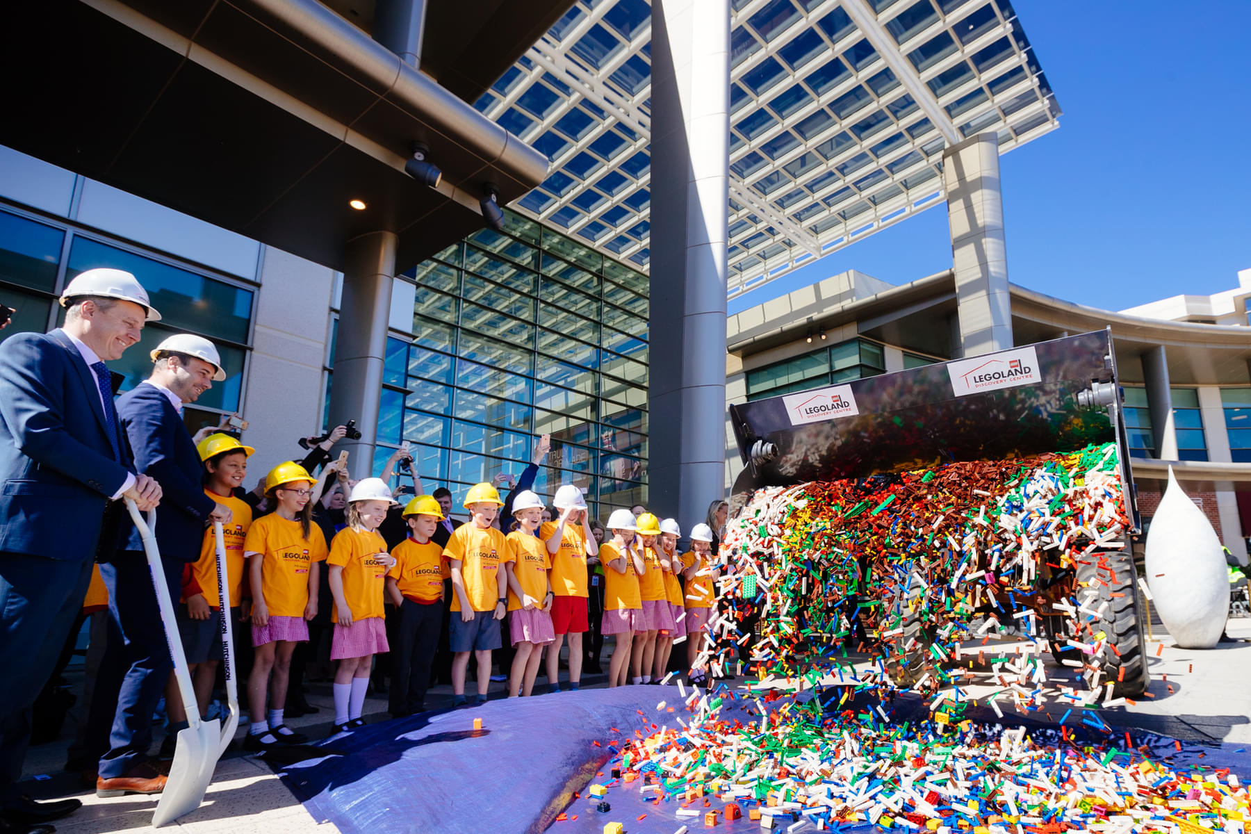 Discover the inner workings of the Lego factory.