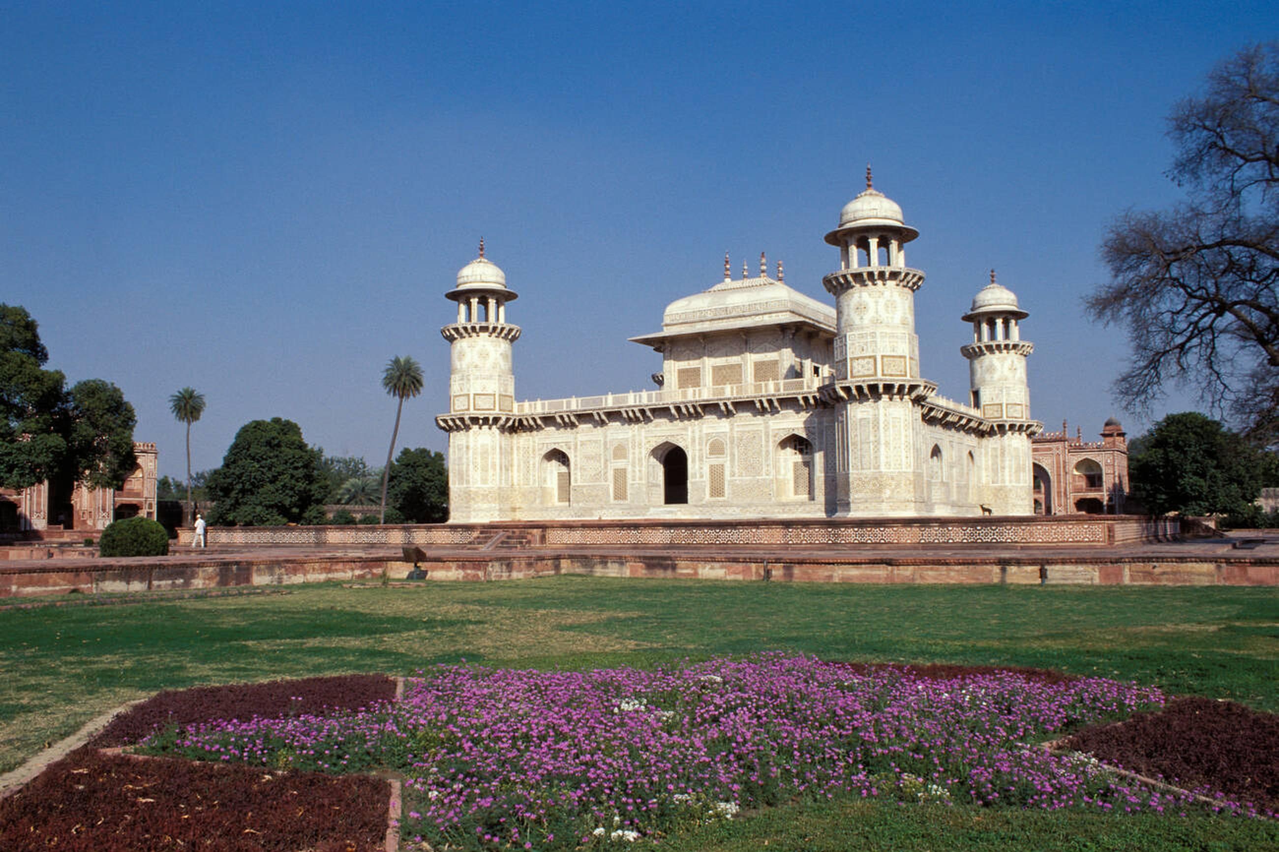 Heritage Walk at Itmad ud Daula and Akbars Tomb, Agra