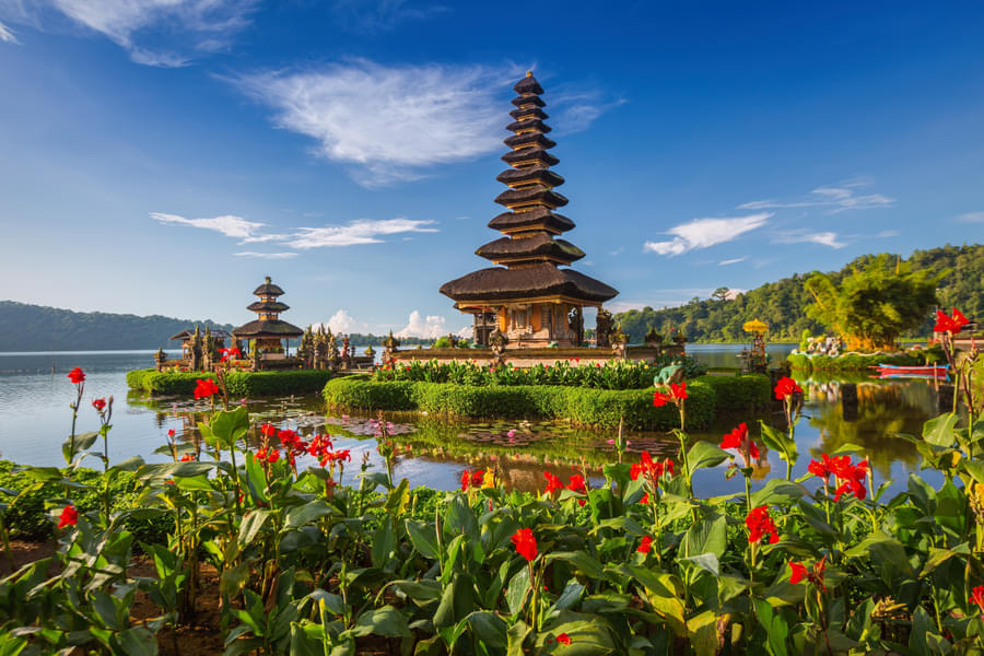 Visit the architectural marvel- Ulun Danu Beratan Temple in Bali