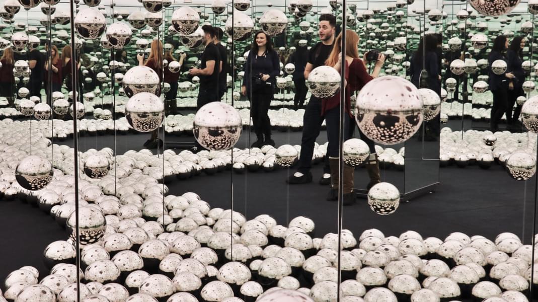 Visit 1st Infinity Mirror Room of Midwest in Chicago
