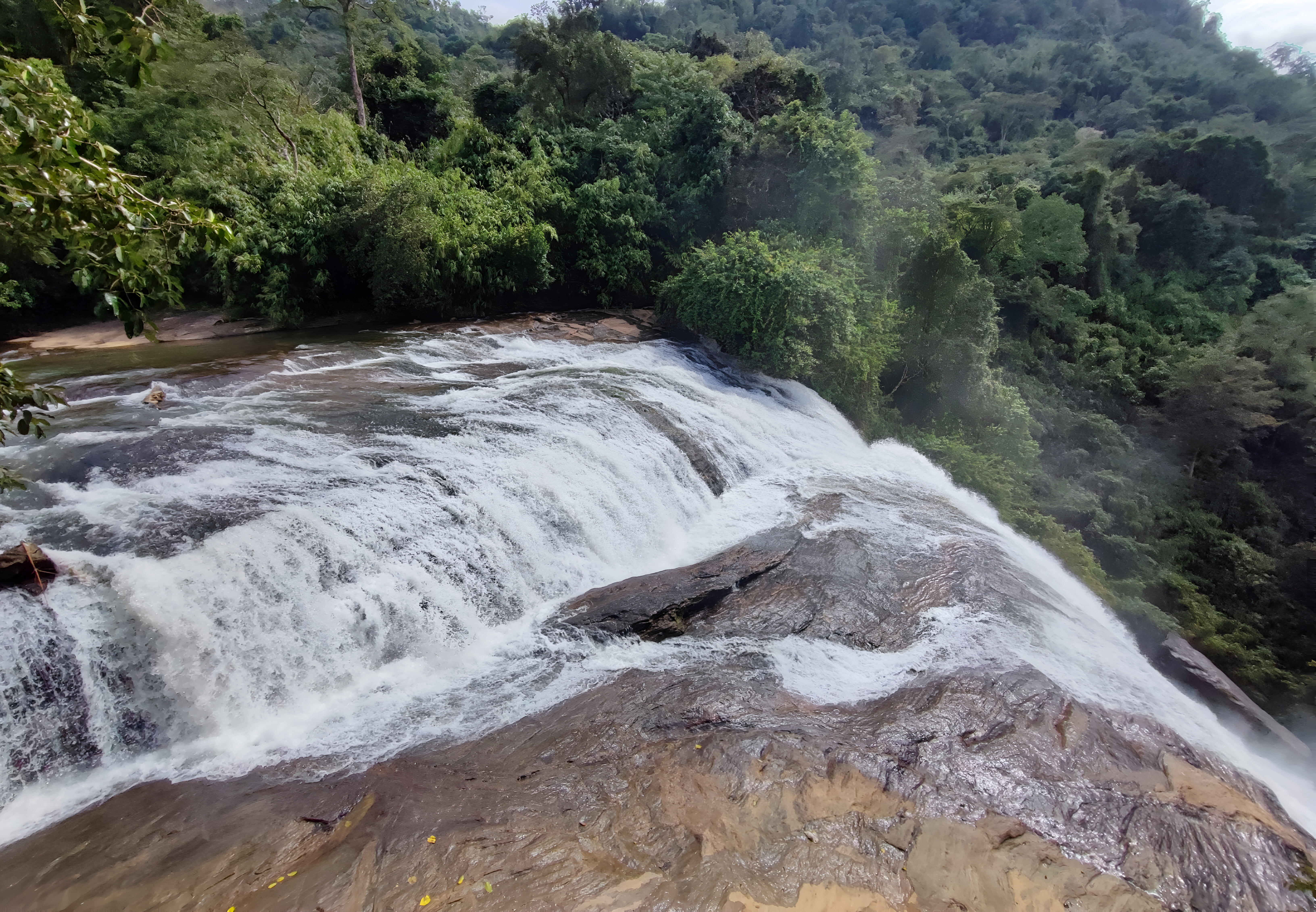 Perumbankuthu Waterfalls