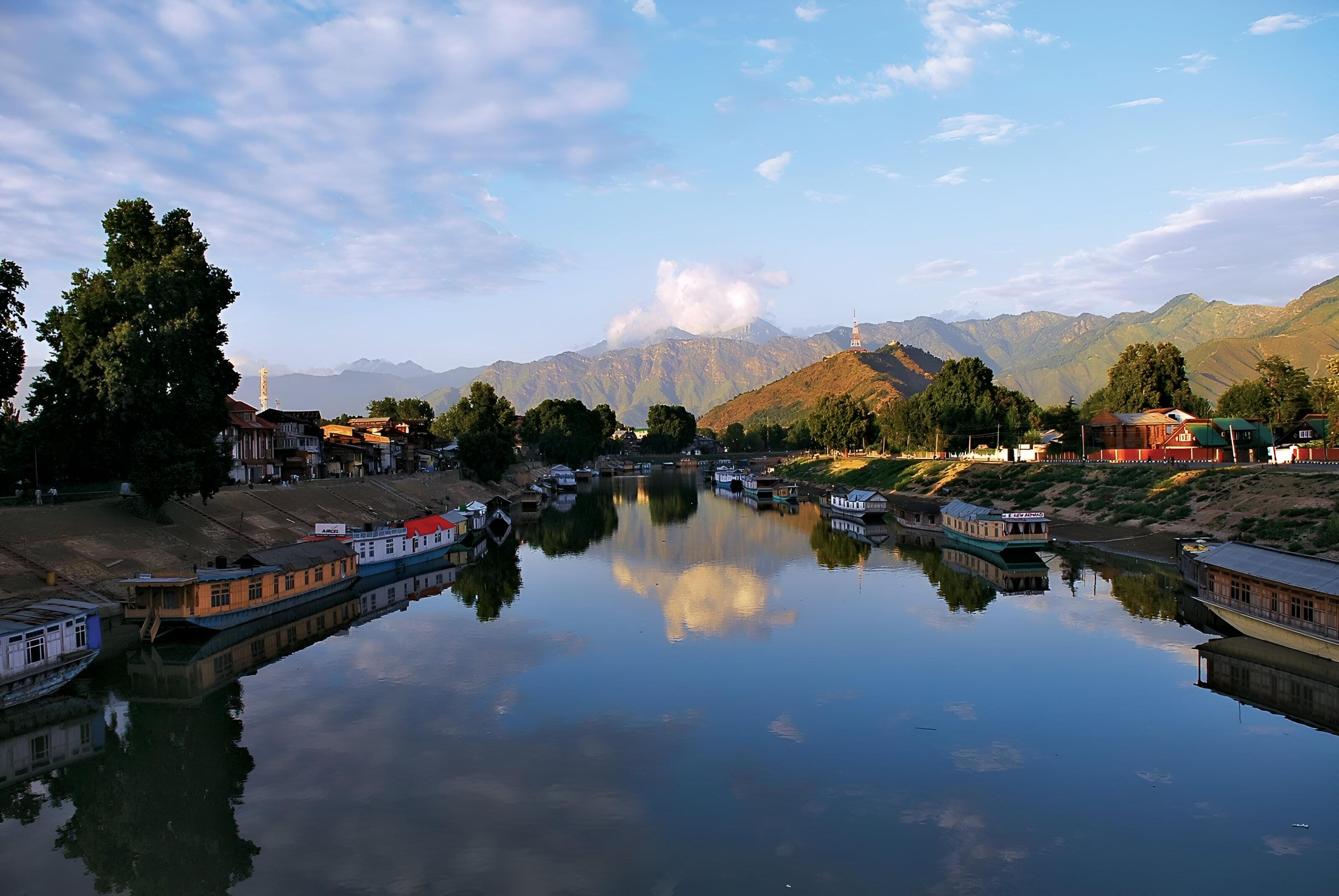 Take a stroll along the Jhelum River
