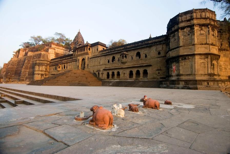 Indore To Maheshwar Sightseeing Tour Image