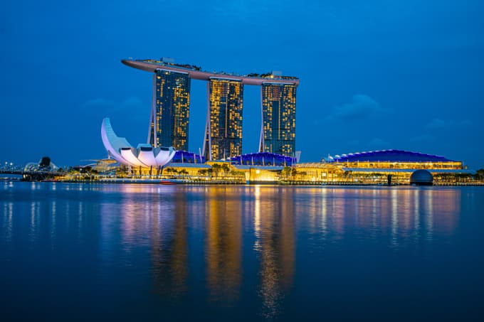 Marvel at Marina Sands Bay Skypark, an iconic attraction of Singapore