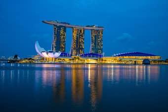 Marvel at Marina Sands Bay Skypark, an iconic attraction of Singapore