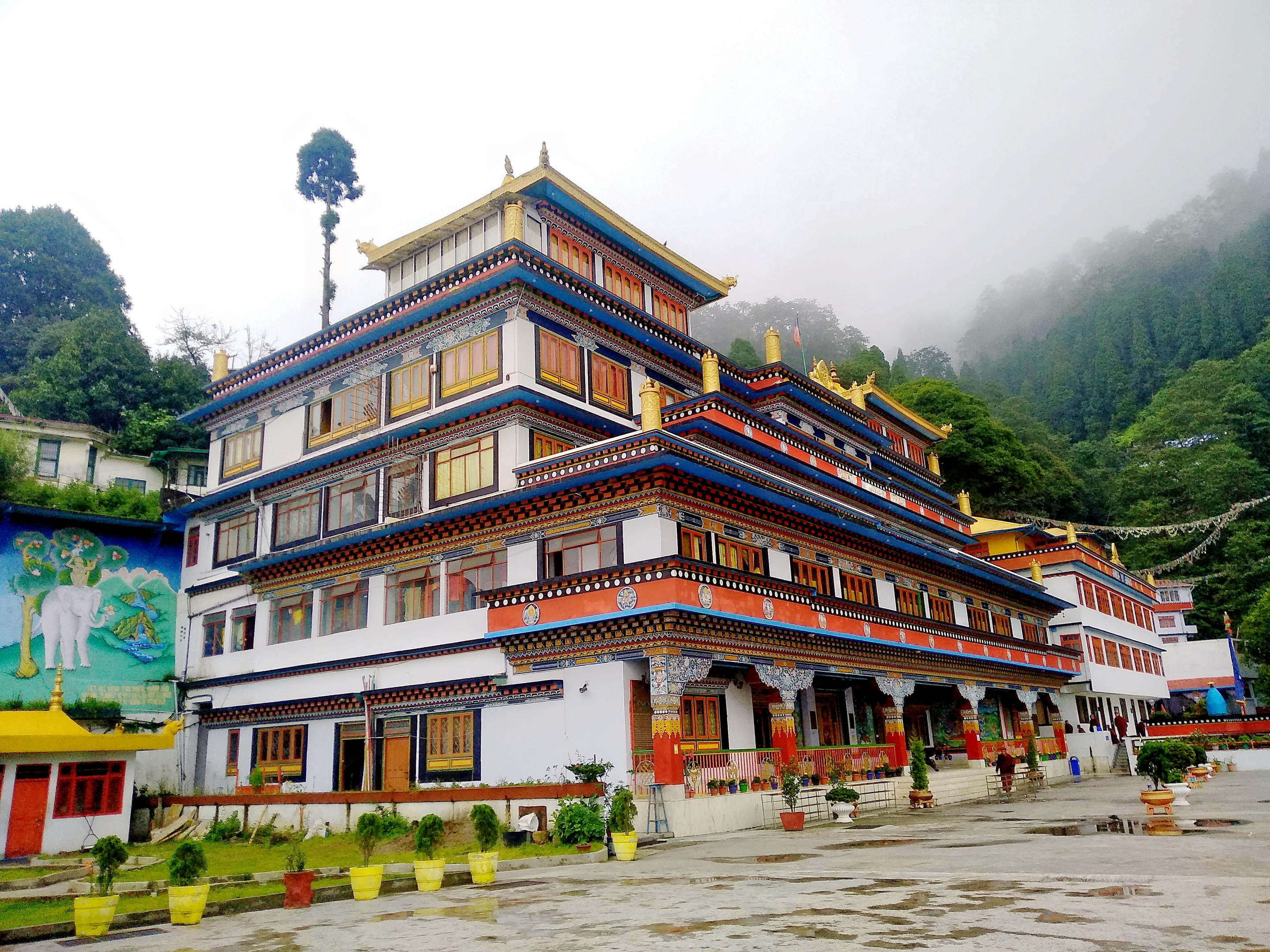 Dali Monastery Overview