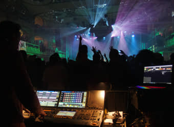 PARTY ON the beats of DJ with foreigners