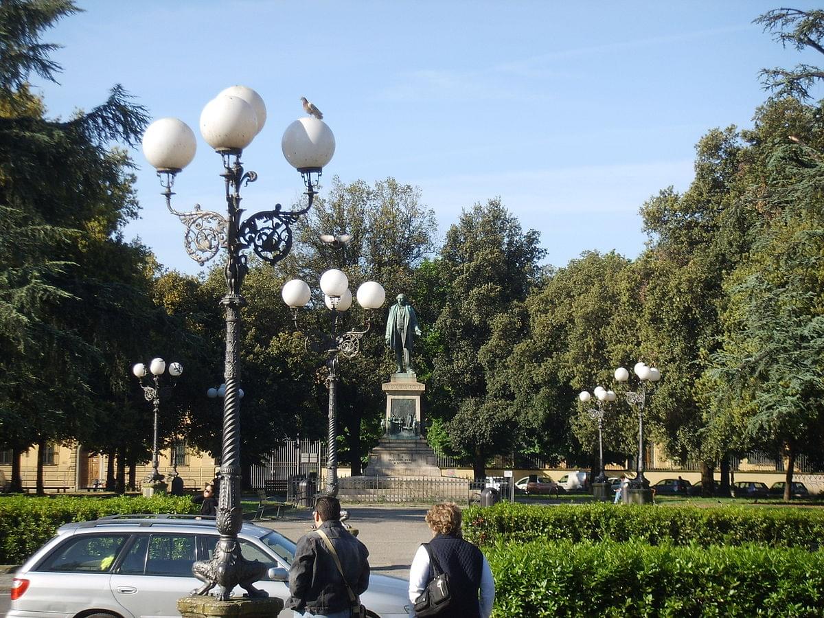 Piazza dell'Indipendenza Overview