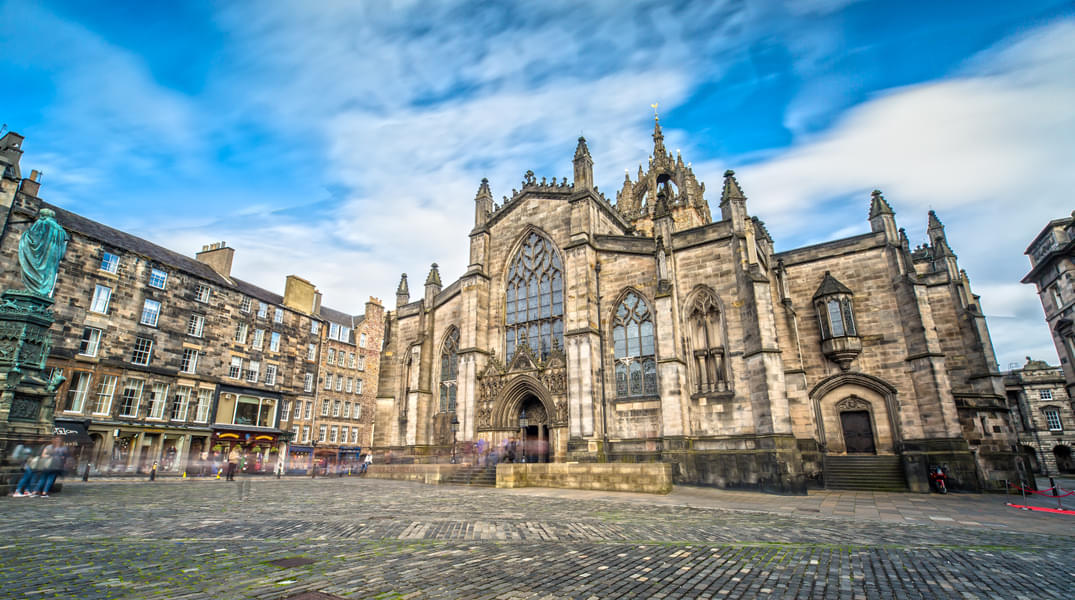 Edinburgh Old Town History & Tales Walking Tour Image