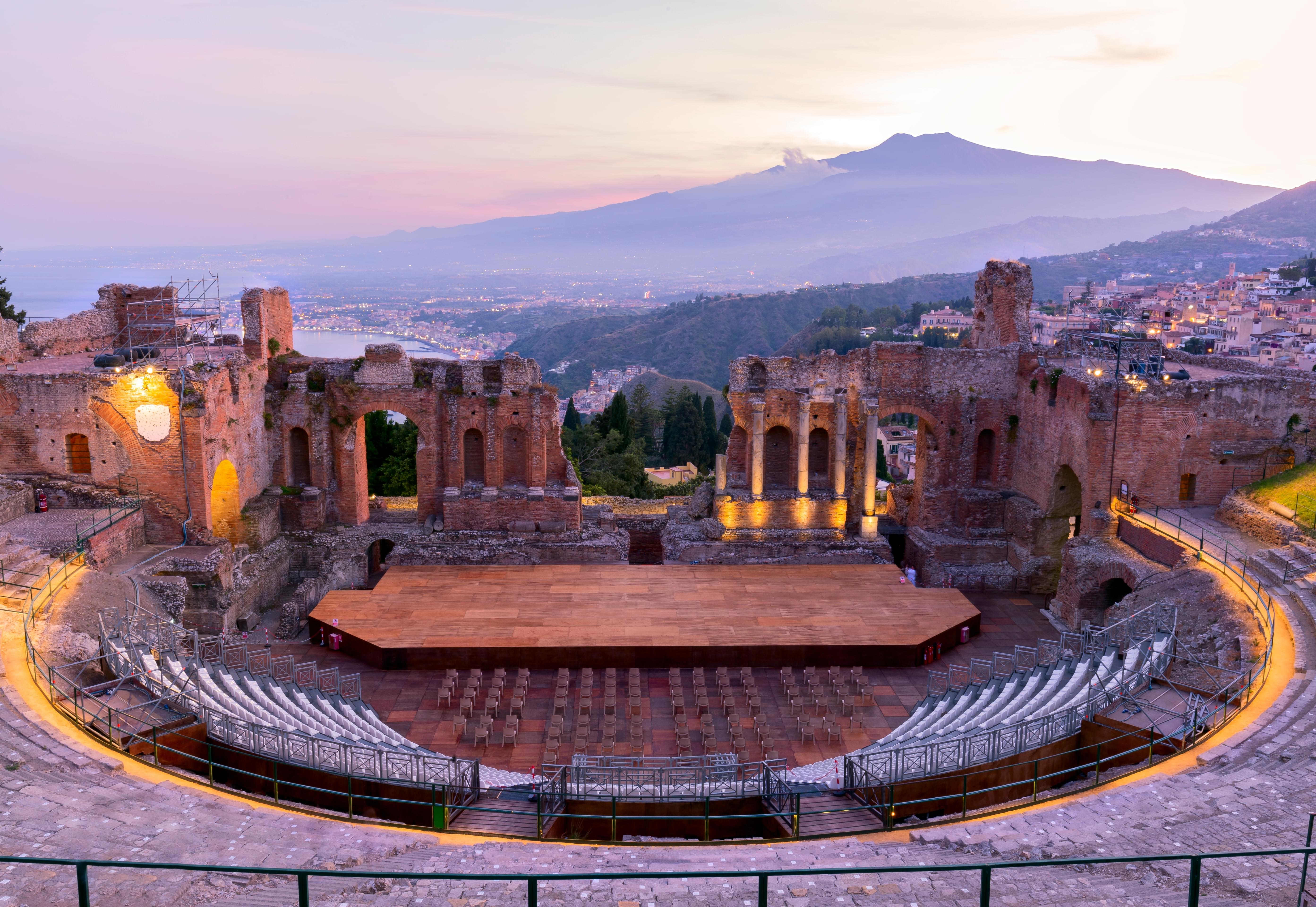 Plan your visit to the magnificent Ancient Theater of Taormina