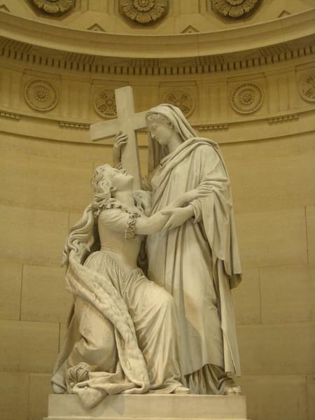 Appreciate the stunning sculpture of Louis XIV  & Marie-Antoinette kneeling