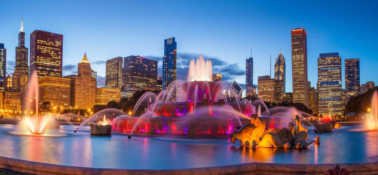 Watch the mesmerizing light and music show at the Buckingham Fountain