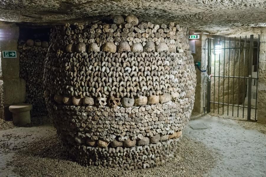 A pillar decorated by skull and bones in the Catacomb