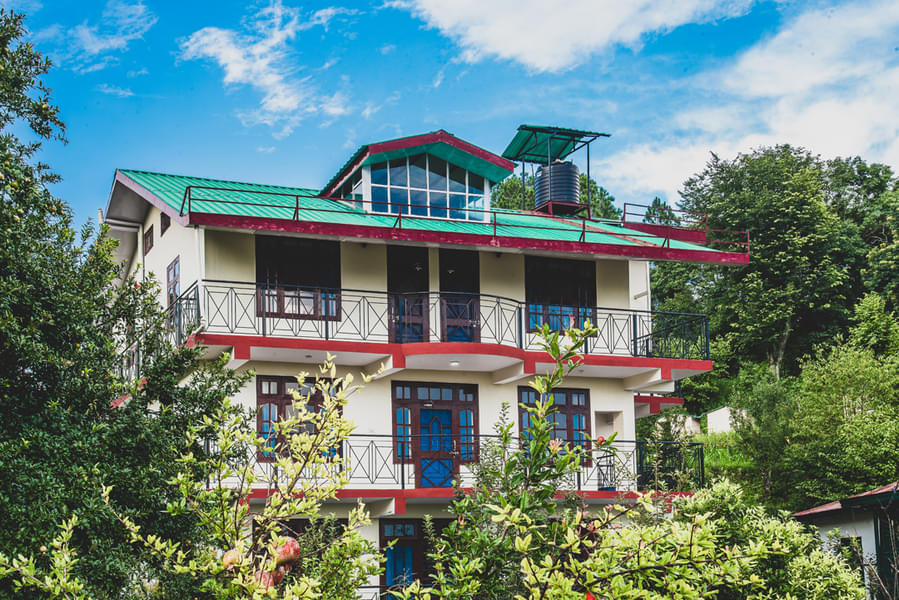 A Hilltop Homestay with Serene Mountain-views in Shimla Image