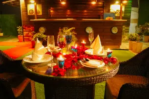 Enjoy a 2-hour romantic candlelight dinner on Golf Course Road, Gurugram