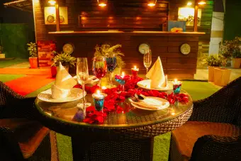 Enjoy a 2-hour romantic candlelight dinner on Golf Course Road, Gurugram