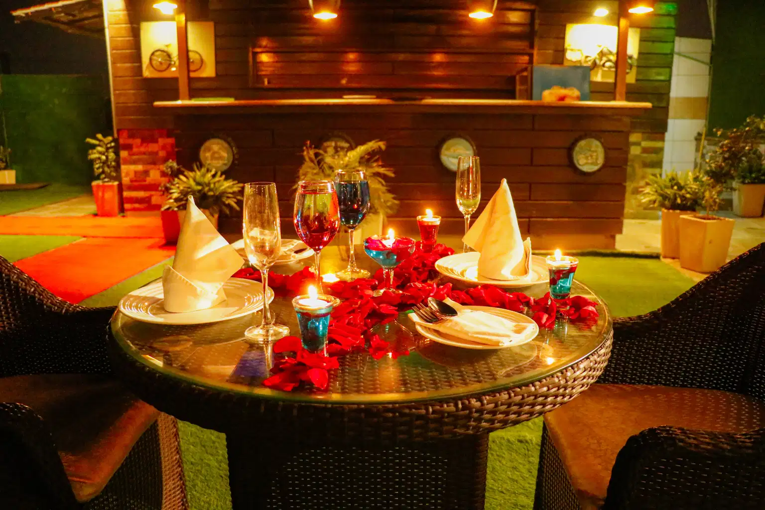 Under the Sky Candlelight Dinner on Golf Course Road, Gurugram