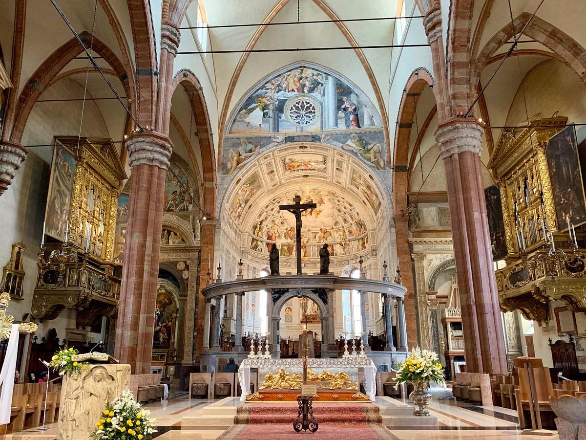 Cathedral de Verona Overview