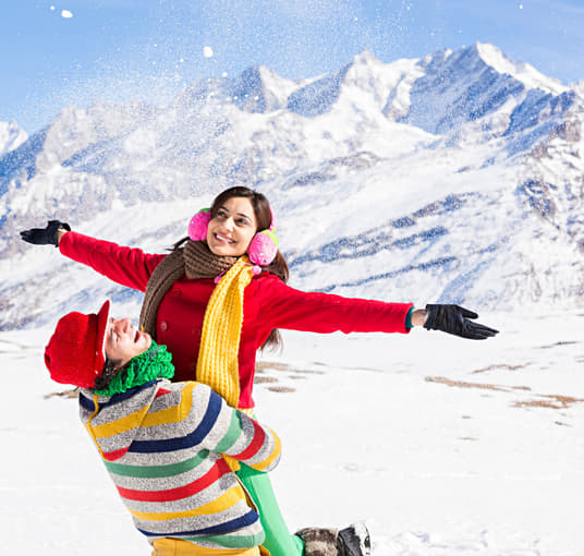 Couple on their honeymoon in Kashmir