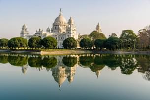 Explore Victoria Memorial and more on a flexible 8-hour Kolkata tour