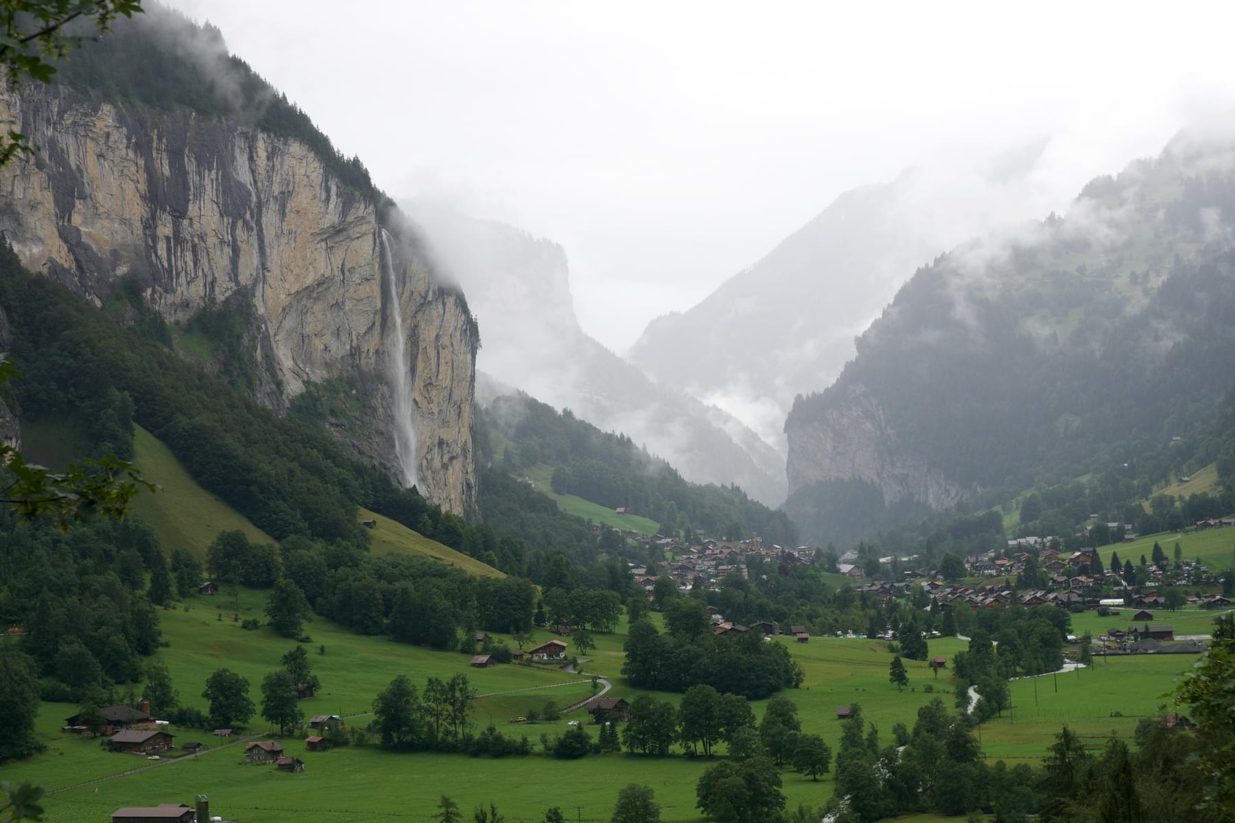 Hike through the Lauterbrunnen Valley