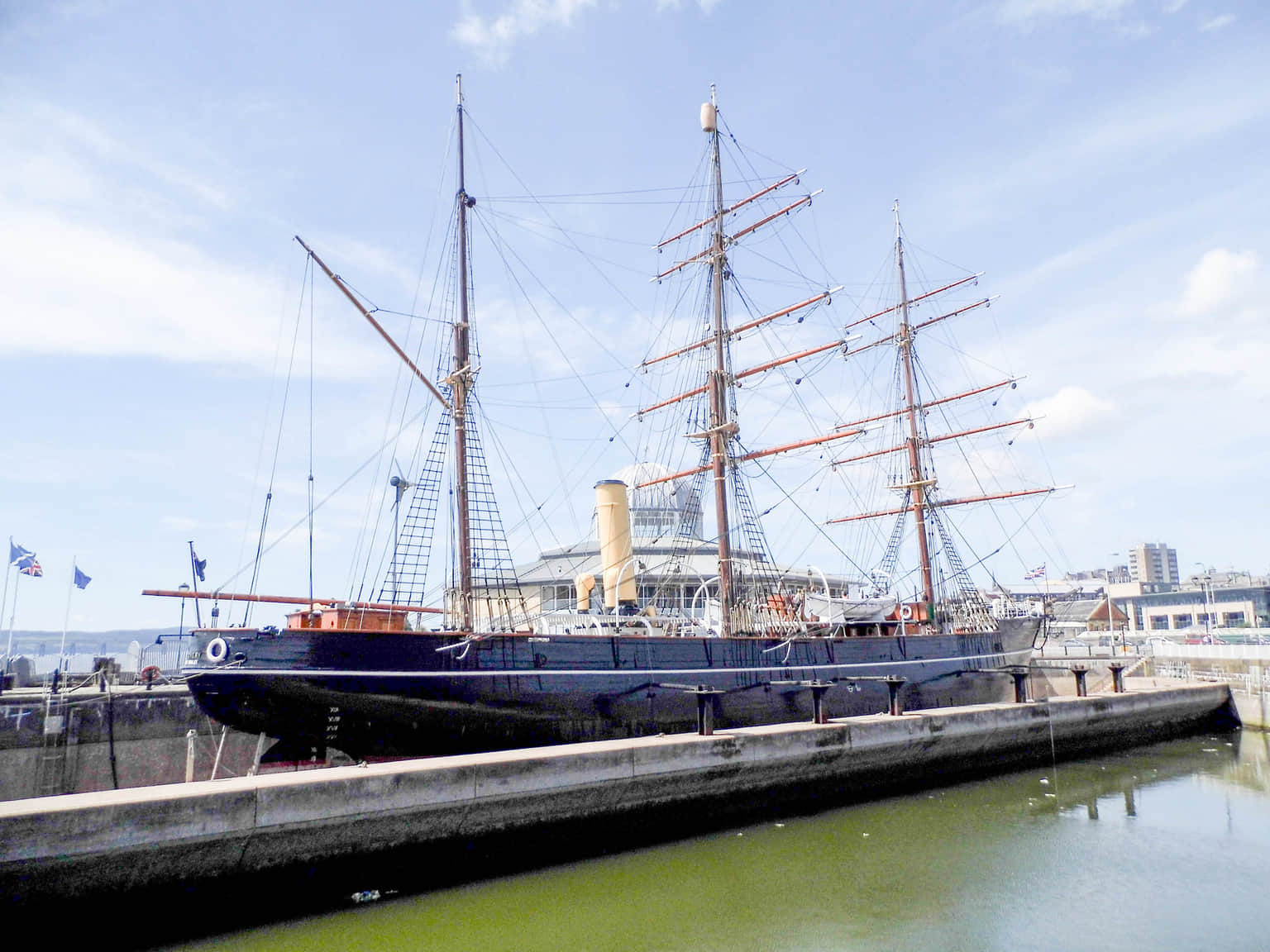 Discovery Point and the RRS Discovery, <em>Dundee</em>