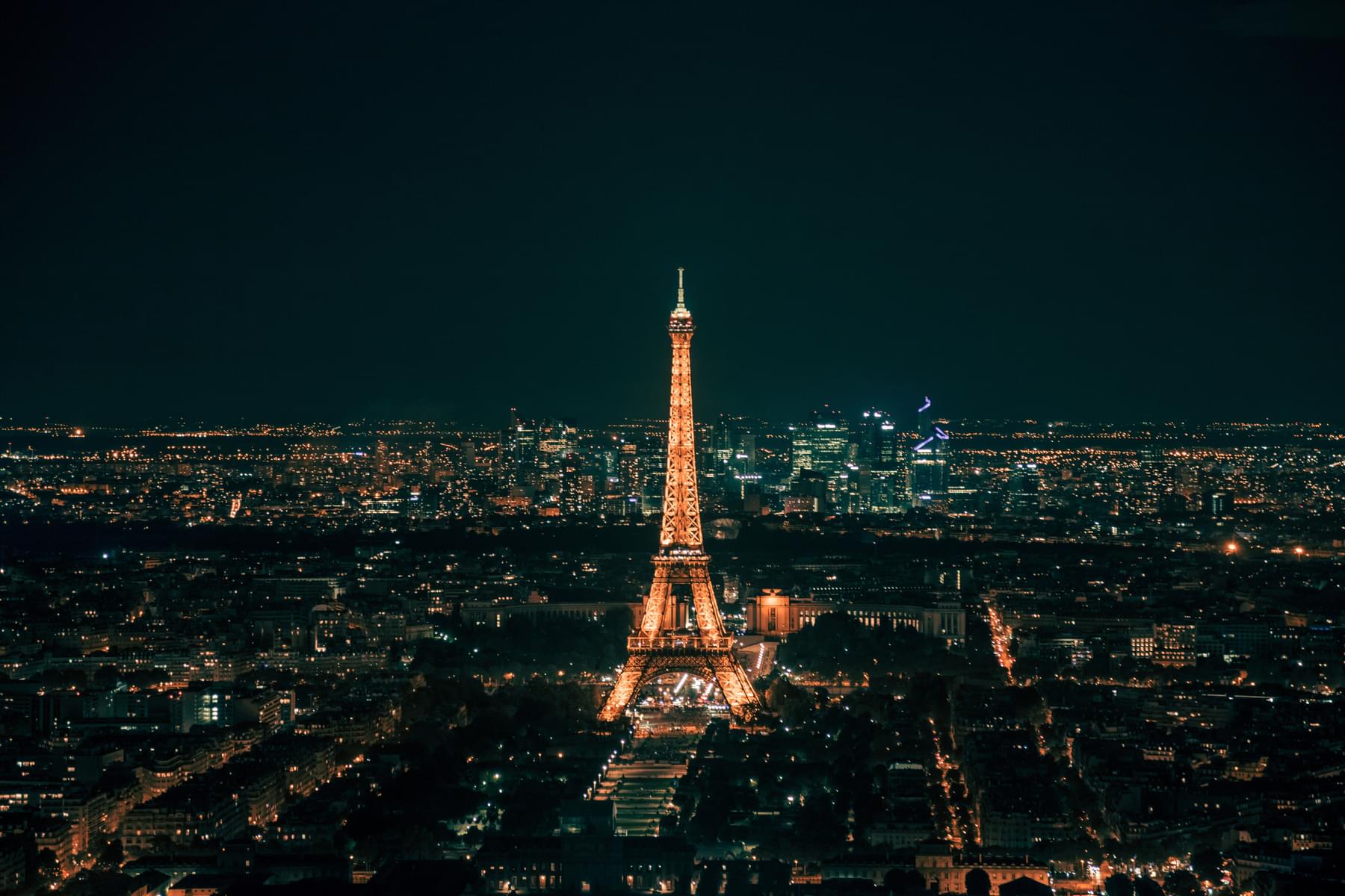 Enjoy the Eiffel Tower Light Show