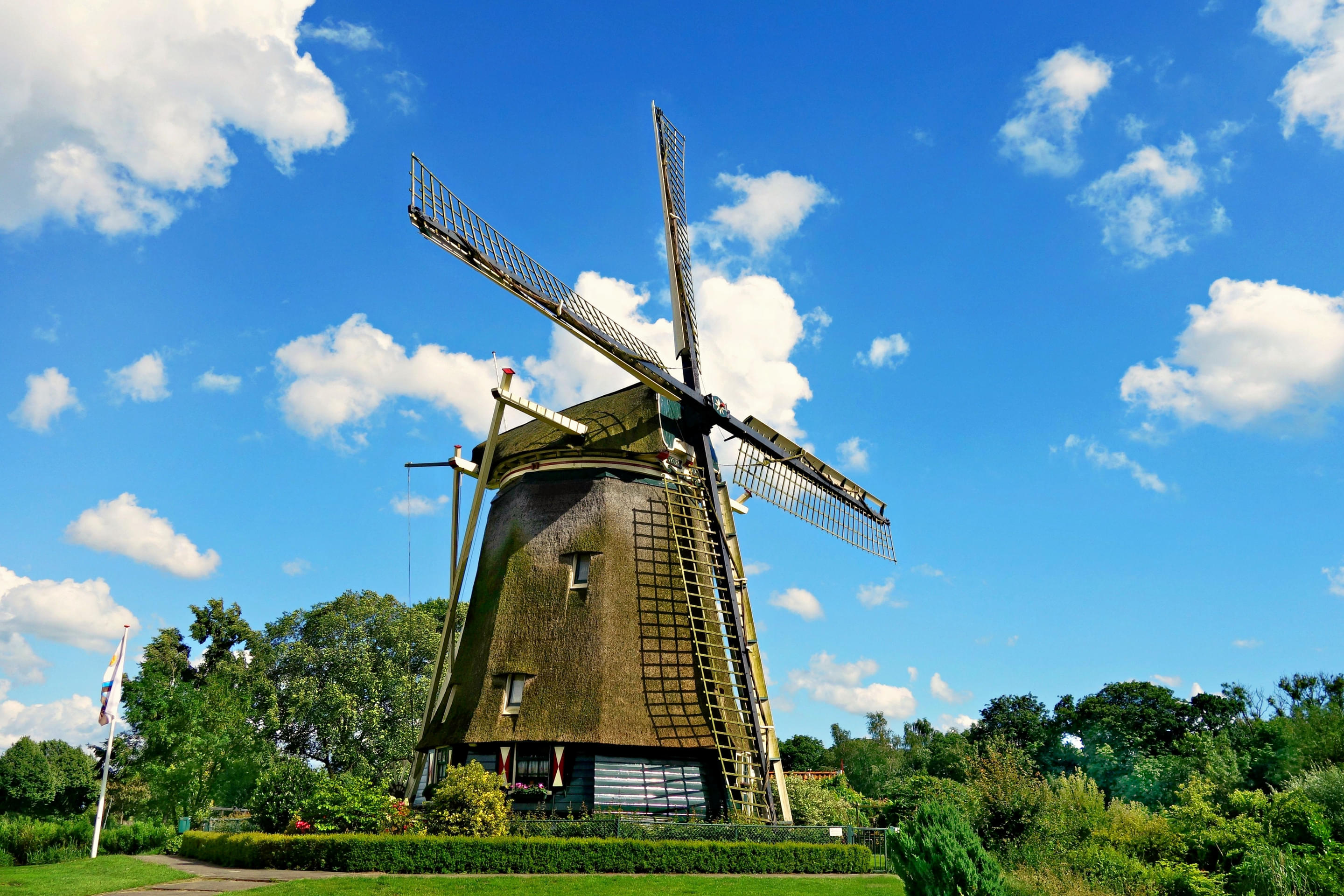 De Riekermolen Windmill Overview