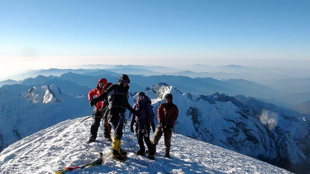 17 Days Trek to Singu Chuli Peak  Image