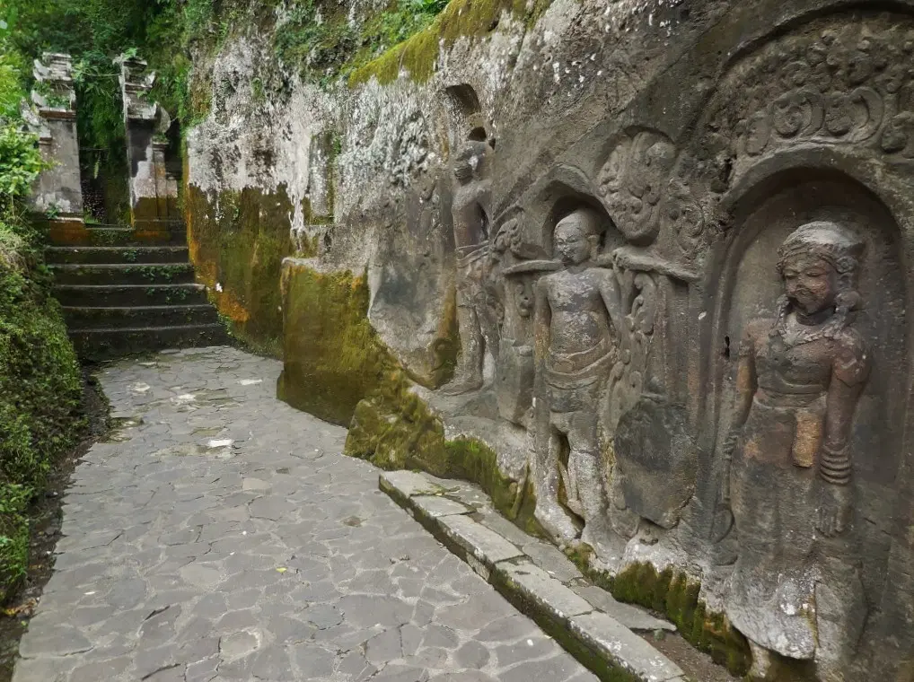 Yeh Pulu Temple