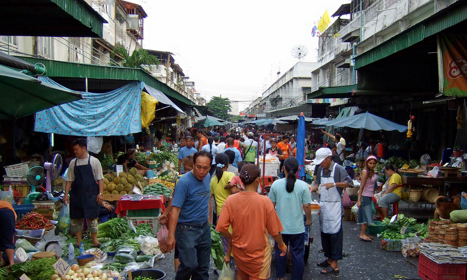 Chao Phrom Market Overview