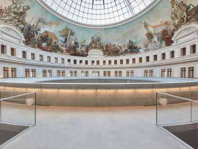 Visit the Bourse de Commerce and hear some fascinating stories along the way